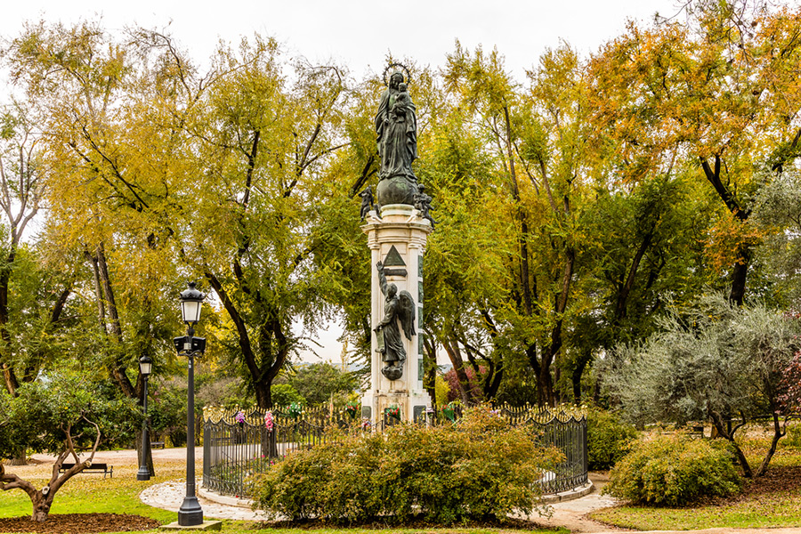 Jardín El Capricho. Depositphotos
