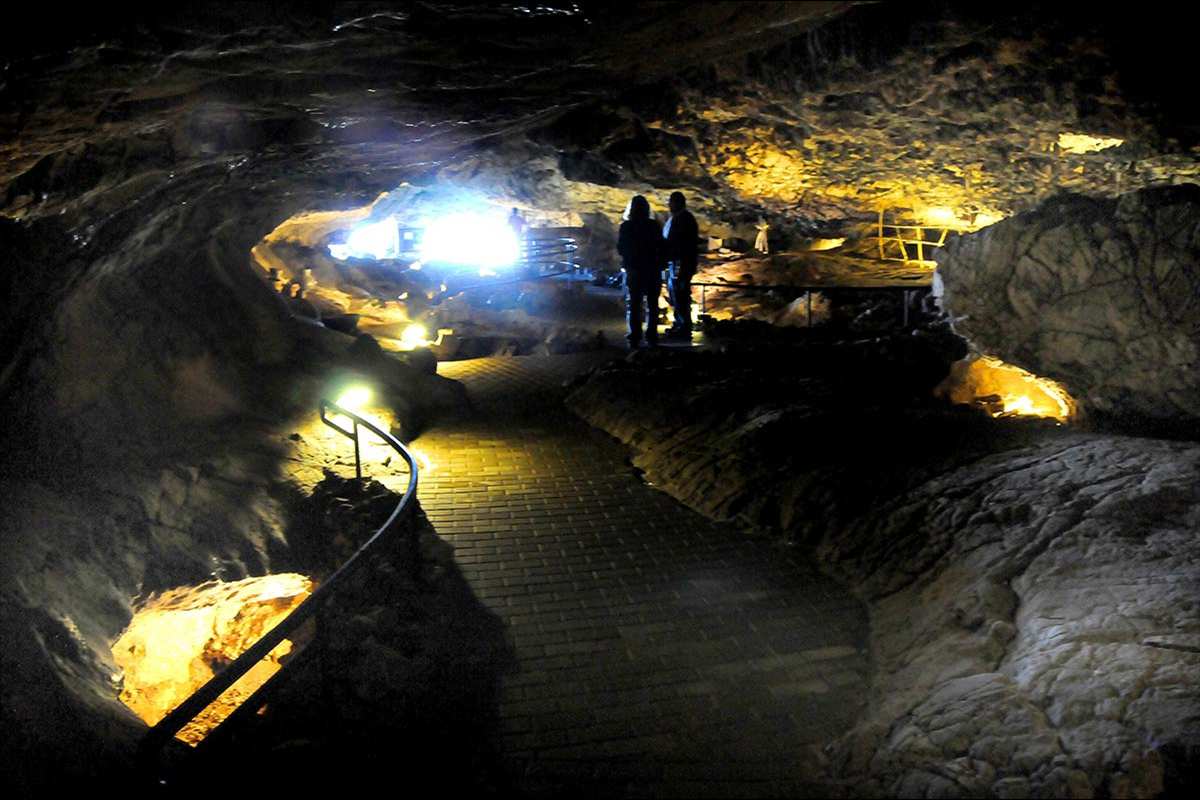 Cueva de als Ventanas, Píñar