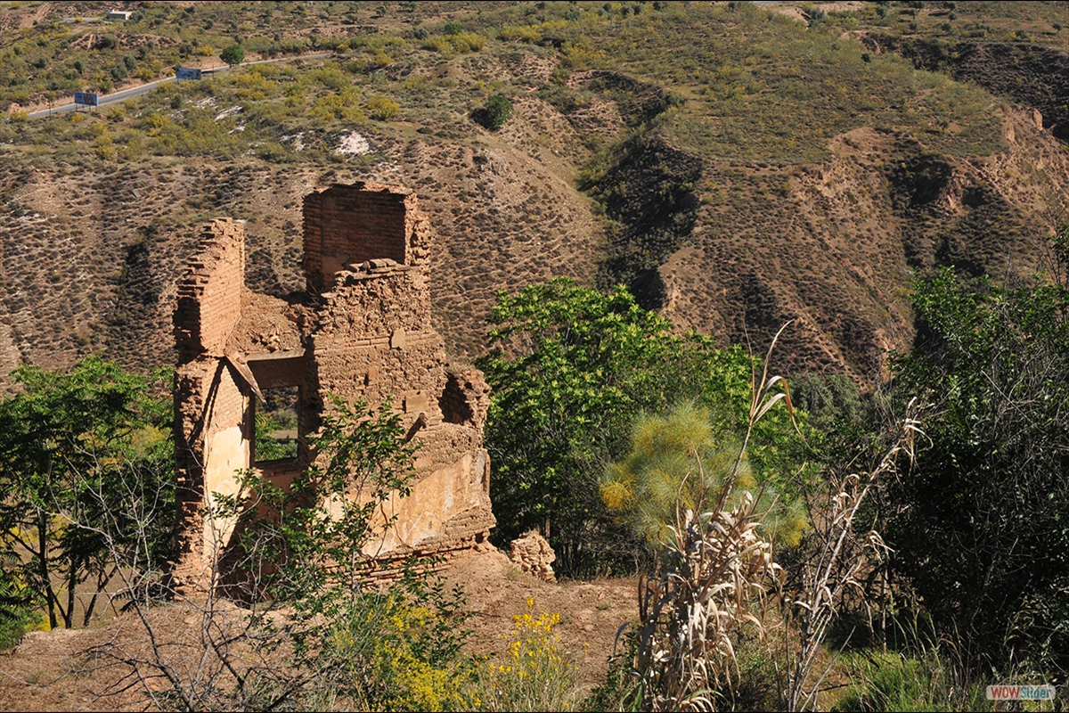 Río Beiro, molinos abandonados. Foto: J. E. GÓMEZ y MERCHE S. CALLE