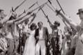 Mulhacén 1982 * Romería.Boda. Un arco de piolets por el GREIM de la Guardia Civil  Foto: JUAN ENRIQUE GÓMEZ